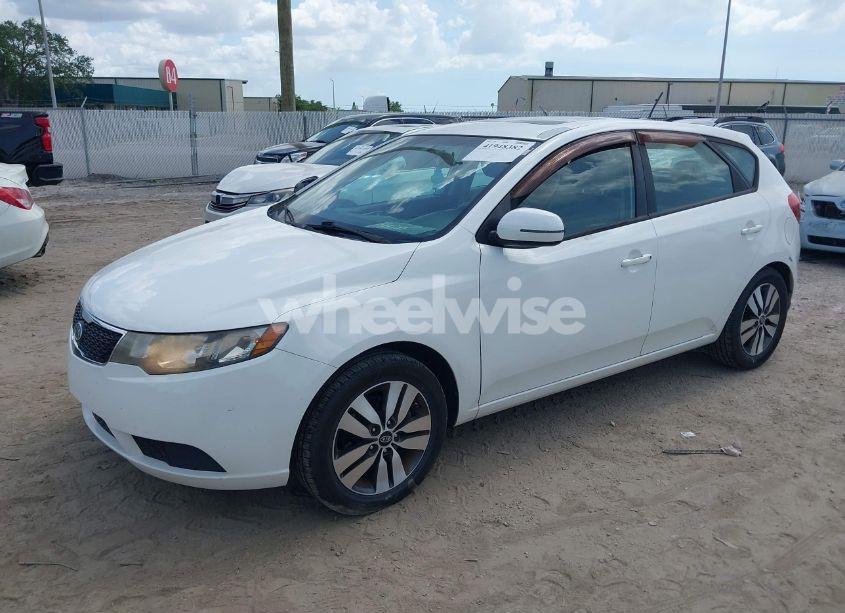 Photo 2 of 2013 Kia Forte EX (VIN KNAFU5A22D5695440)