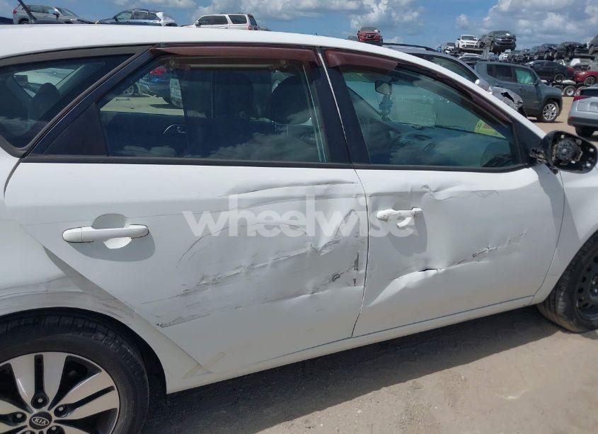 Photo 6 of 2013 Kia Forte EX (VIN KNAFU5A22D5695440)