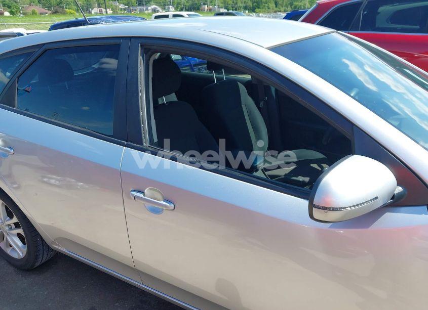 Photo 6 of 2011 Kia Forte EX (VIN KNAFU5A23B5377856)