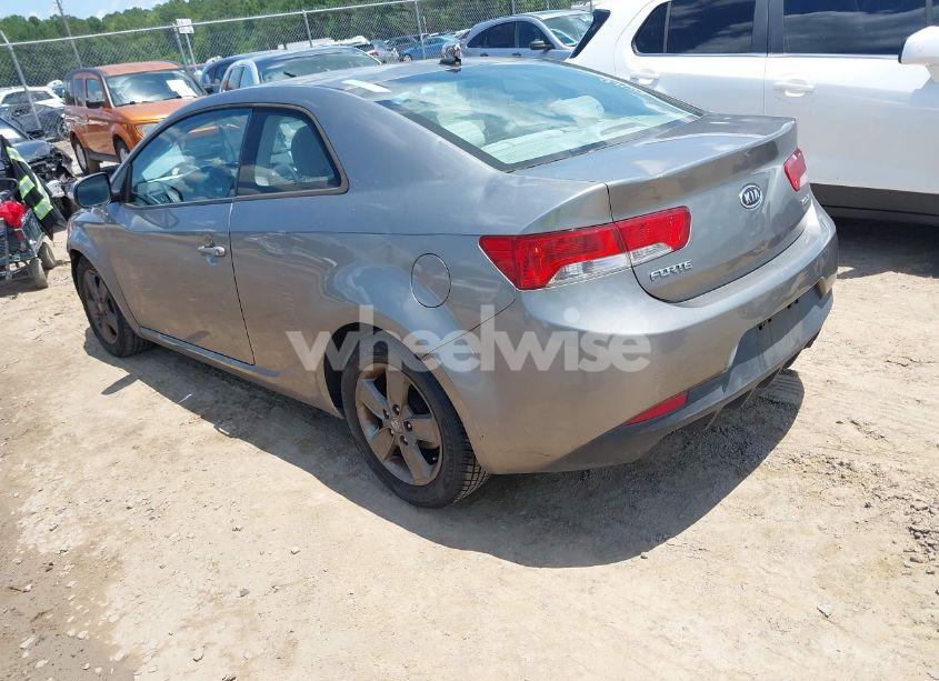 Photo 3 of 2010 Kia Forte KOUP EX (VIN KNAFU6A20A5186884)