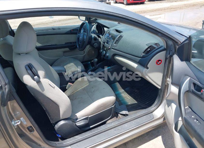 Photo 5 of 2010 Kia Forte KOUP EX (VIN KNAFU6A20A5186884)