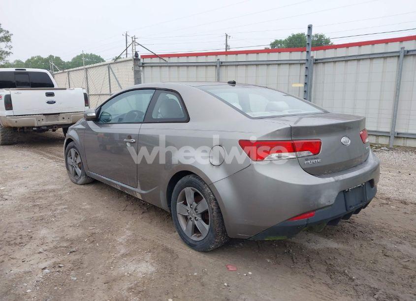 Photo 3 of 2010 Kia Forte KOUP EX (VIN KNAFU6A28A5152465)