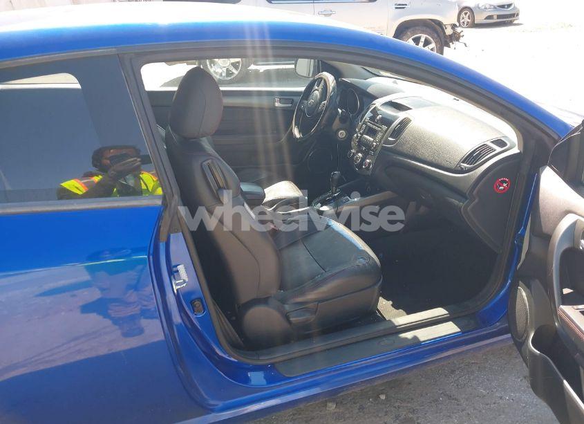 Photo 5 of 2010 Kia Forte KOUP SX (VIN KNAFW6A39A5312078)