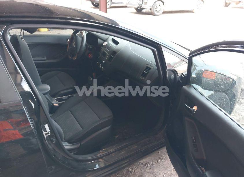 Photo 5 of 2015 Kia Forte LX (VIN KNAFX4A60F5420401)