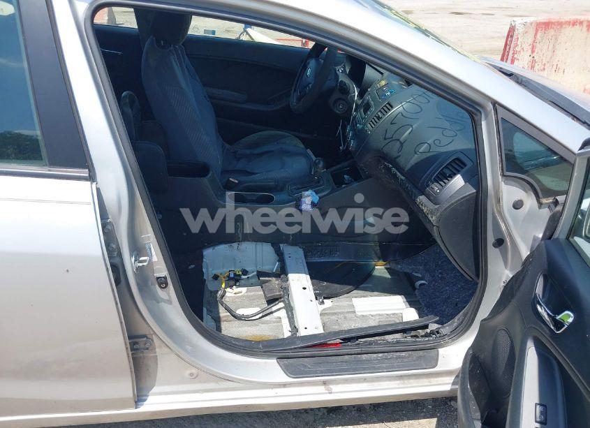 Photo 5 of 2015 Kia Forte LX (VIN KNAFX4A61F5351055)