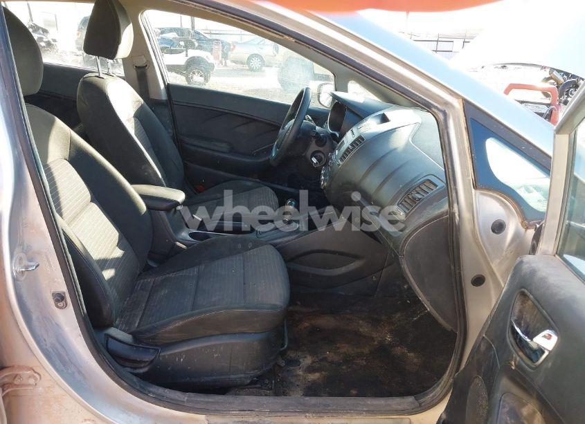 Photo 5 of 2015 Kia Forte LX (VIN KNAFX4A62F5287219)