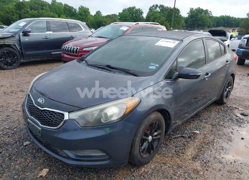 Photo 2 of 2015 Kia Forte LX (VIN KNAFX4A62F5362405)