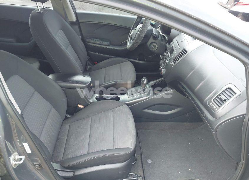 Photo 5 of 2015 Kia Forte LX (VIN KNAFX4A62F5362405)