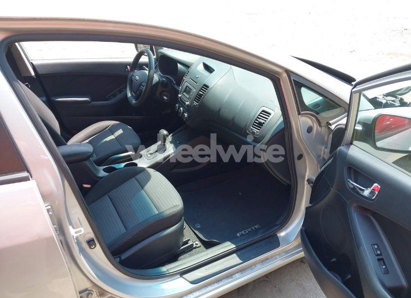 Photo 5 of 2015 Kia Forte LX (VIN KNAFX4A63F5374935)