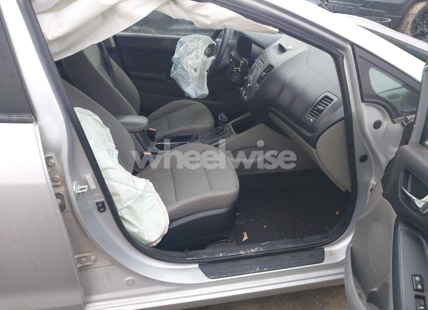 Photo 5 of 2016 Kia Forte LX (VIN KNAFX4A63G5457329)