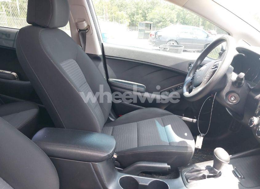 Photo 5 of 2016 Kia Forte LX (VIN KNAFX4A63G5596375)