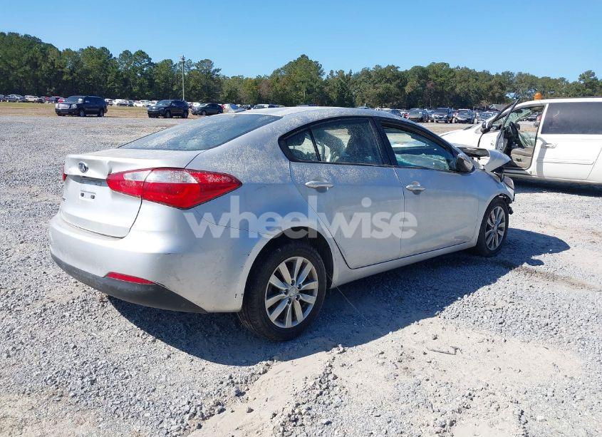 Photo 4 of 2015 Kia Forte LX (VIN KNAFX4A64F5399990)