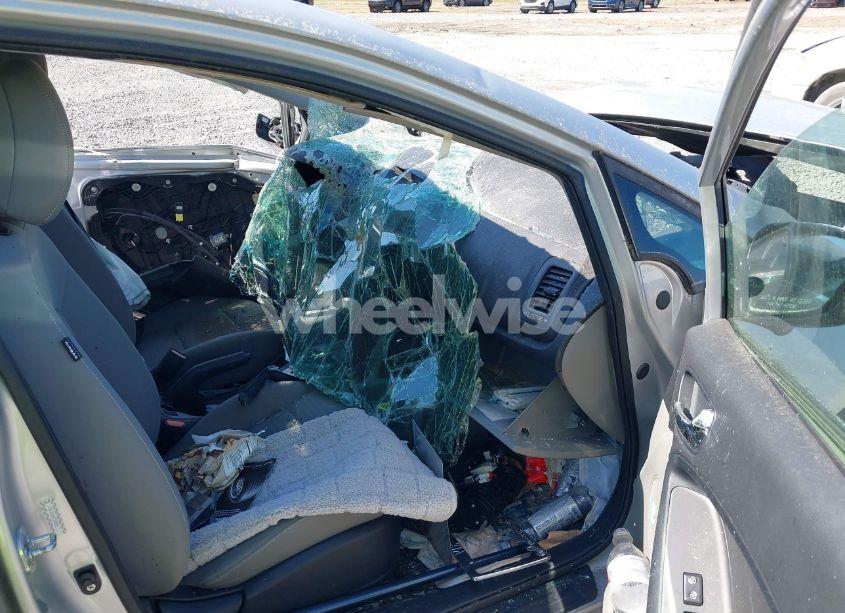 Photo 5 of 2015 Kia Forte LX (VIN KNAFX4A64F5399990)