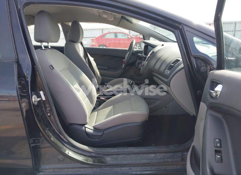 Photo 5 of 2016 Kia Forte LX (VIN KNAFX4A64G5504271)