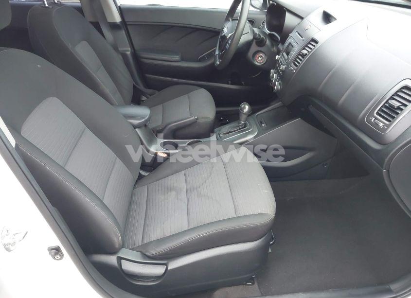 Photo 5 of 2015 Kia Forte LX (VIN KNAFX4A65F5278143)