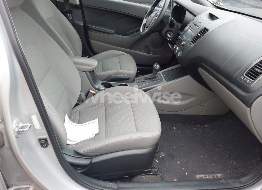 Photo 5 of 2016 Kia Forte LX (VIN KNAFX4A65G5476917)