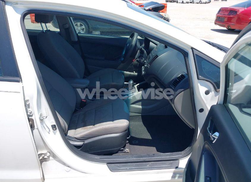 Photo 5 of 2015 Kia Forte LX (VIN KNAFX4A66F5340908)