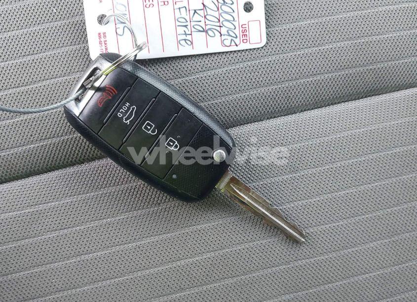 Photo 11 of 2016 Kia Forte LX (VIN KNAFX4A66G5477915)