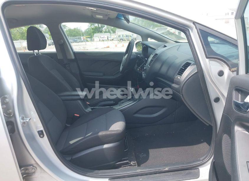 Photo 5 of 2016 Kia Forte LX (VIN KNAFX4A67G5507052)