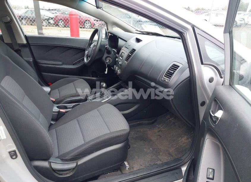 Photo 5 of 2015 Kia Forte LX (VIN KNAFX4A68F5359427)