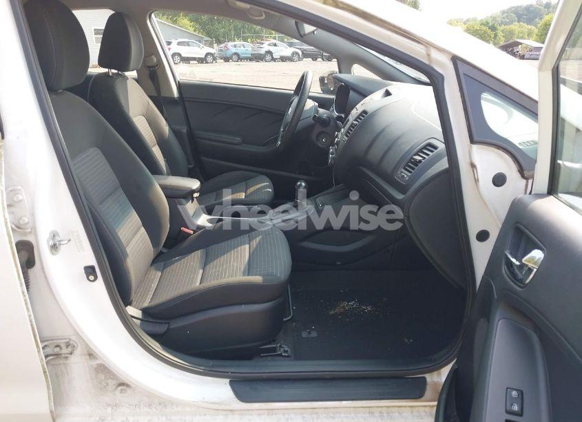 Photo 5 of 2015 Kia Forte LX (VIN KNAFX4A68F5360044)