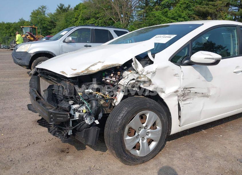 Photo 6 of 2015 Kia Forte LX (VIN KNAFX4A68F5360044)