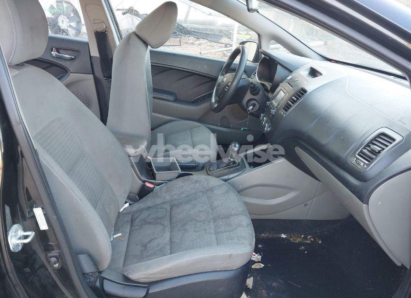 Photo 5 of 2016 Kia Forte LX (VIN KNAFX4A6XG5552745)