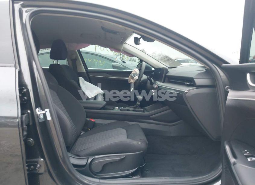 Photo 5 of 2025 Kia K5 LXS (VIN KNAG24J75S5305931)