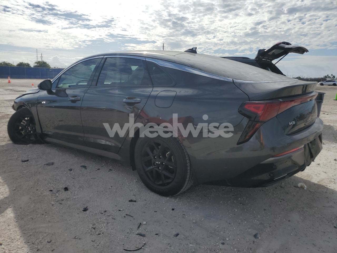 Photo 2 of 2025 KIA K5 LXS (VIN KNAG24J78S5294343)