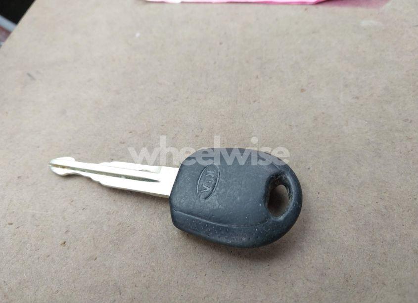 Photo 11 of 2005 Kia Optima EX V6/LX V6 (VIN KNAGD128X55419377)