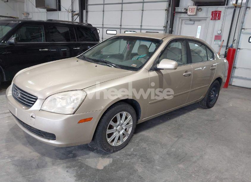 Photo 2 of 2007 Kia Optima LX (VIN KNAGE123475112095)