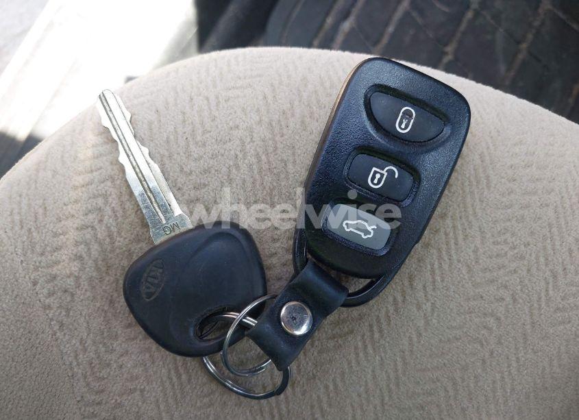 Photo 11 of 2009 Kia Optima LX (VIN KNAGE228395297115)