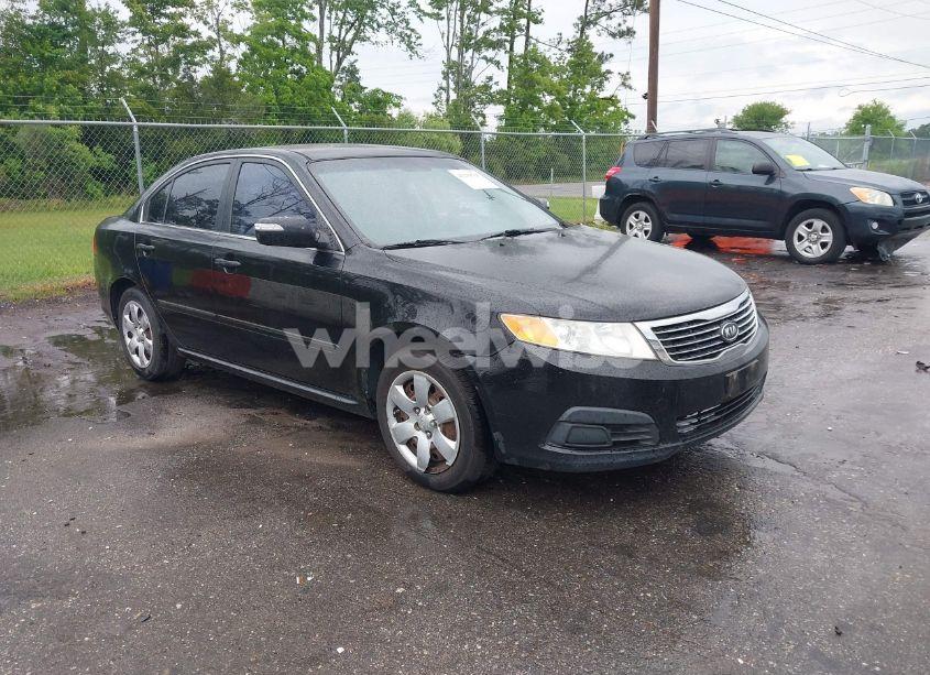 2010 Kia Optima LX (VIN KNAGG4A8XA5415091) main photo