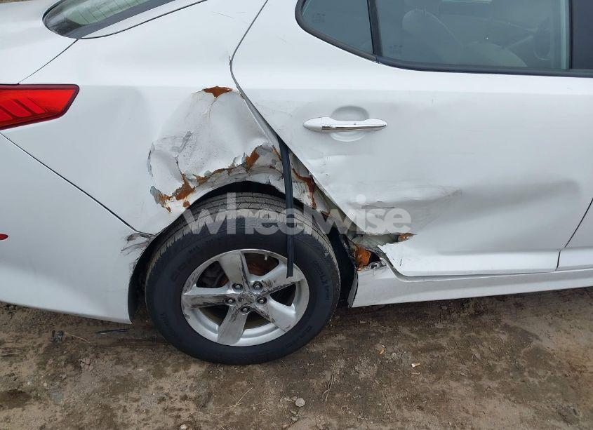 Photo 6 of 2015 Kia Optima LX (VIN KNAGM4A71F5552363)