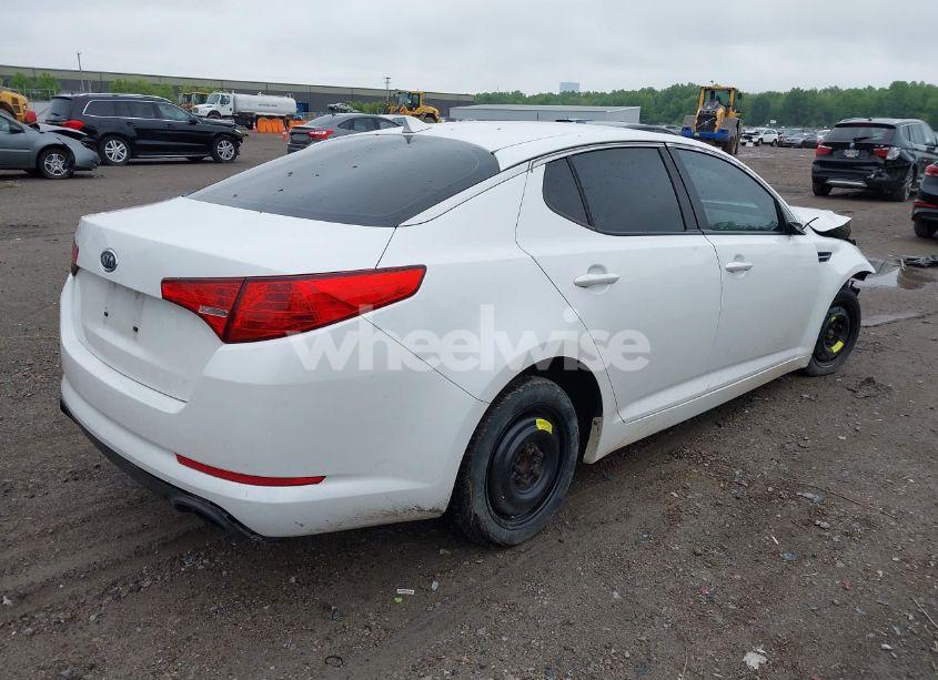 Photo 4 of 2011 Kia Optima LX (VIN KNAGM4A72B5092737)