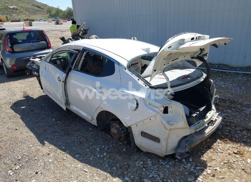 Photo 3 of 2015 Kia Optima LX (VIN KNAGM4A73F5546709)