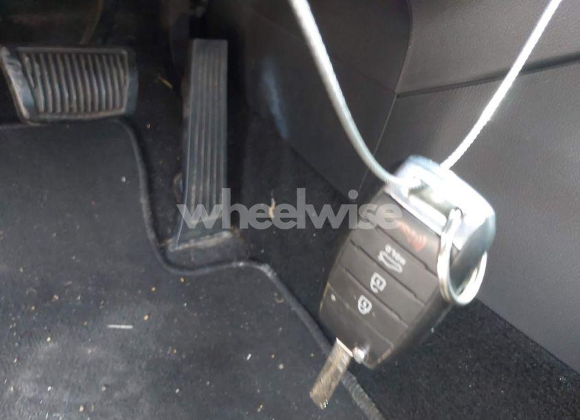 Photo 11 of 2015 Kia Optima LX (VIN KNAGM4A73F5556074)