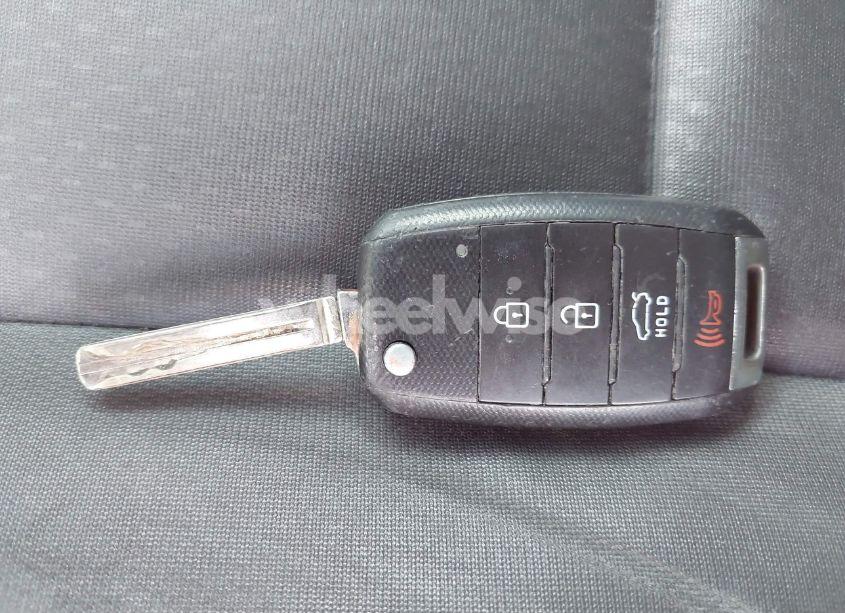 Photo 11 of 2015 Kia Optima LX (VIN KNAGM4A73F5601577)