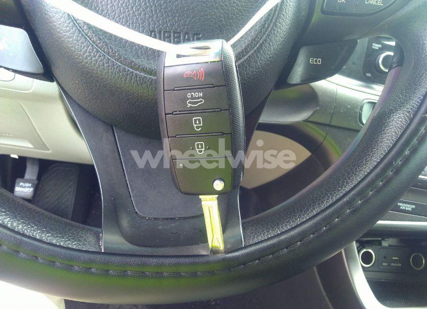 Photo 11 of 2015 Kia Optima LX (VIN KNAGM4A73F5611218)