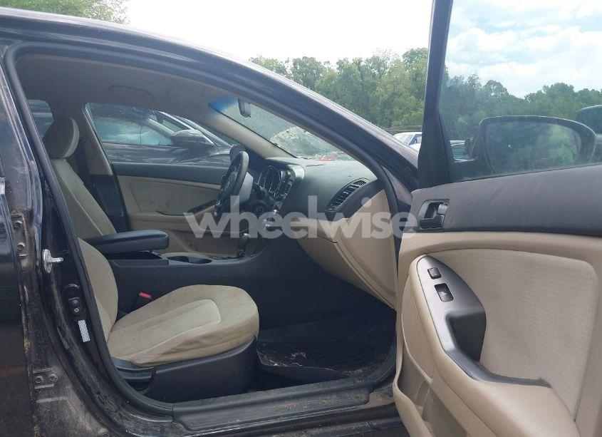 Photo 5 of 2011 Kia Optima LX (VIN KNAGM4A74B5057469)