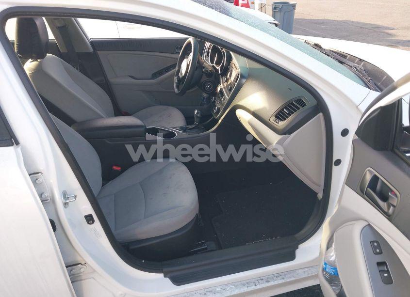 Photo 5 of 2014 Kia Optima LX (VIN KNAGM4A74E5513135)