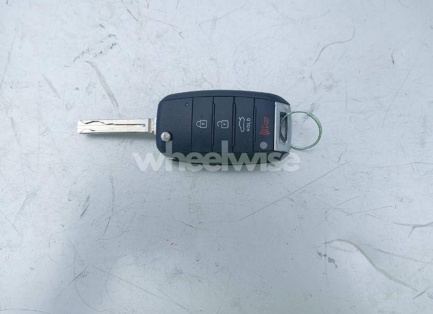 Photo 11 of 2015 Kia Optima LX (VIN KNAGM4A74F5653459)