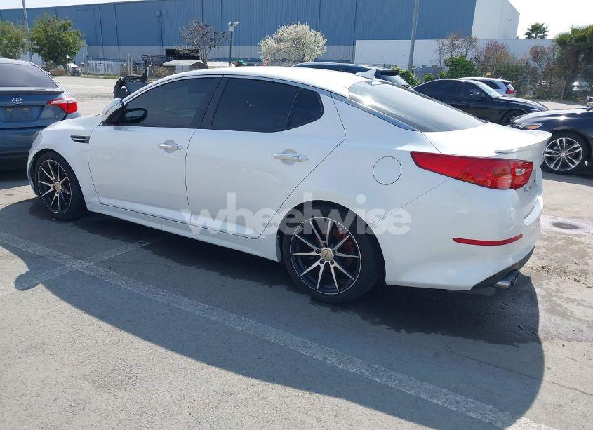 Photo 3 of 2015 Kia Optima LX (VIN KNAGM4A74F5664784)