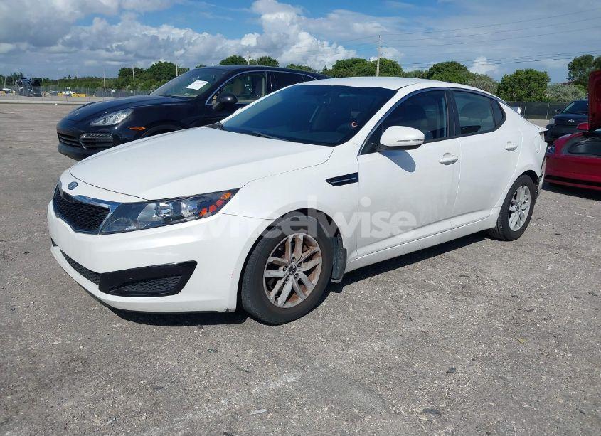Photo 2 of 2011 Kia Optima LX (VIN KNAGM4A75B5157595)