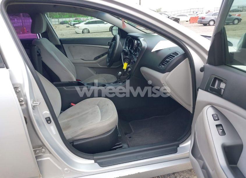 Photo 5 of 2011 Kia Optima LX (VIN KNAGM4A75B5167365)