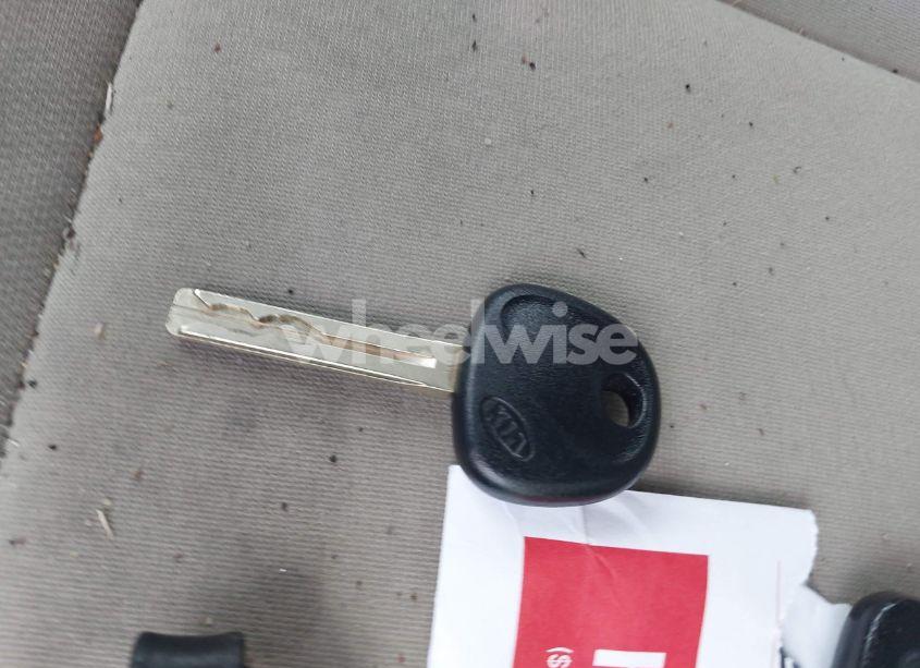 Photo 11 of 2011 Kia Optima LX (VIN KNAGM4A75B5168564)