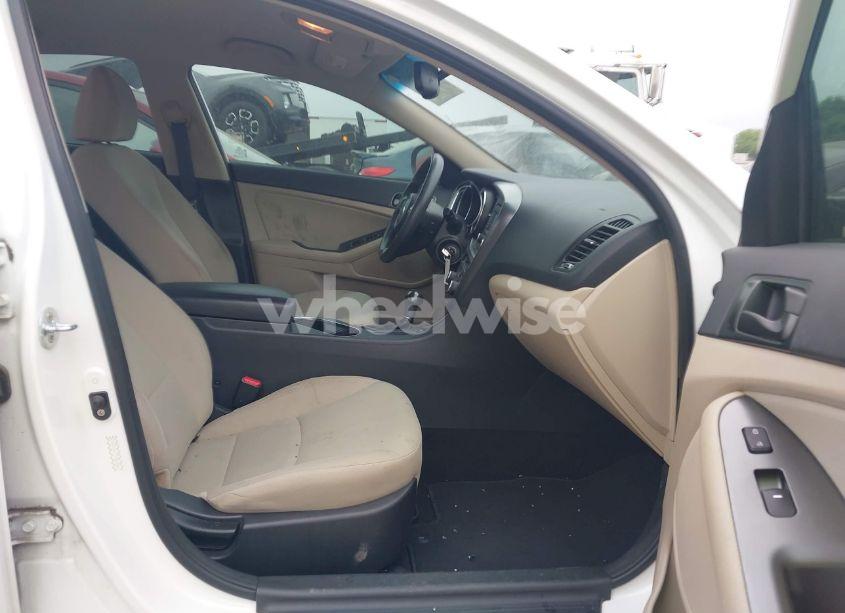 Photo 5 of 2015 Kia Optima LX (VIN KNAGM4A75F5562961)