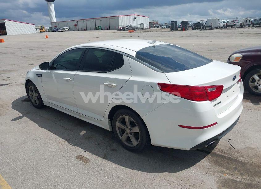 Photo 3 of 2015 Kia Optima LX (VIN KNAGM4A75F5640302)