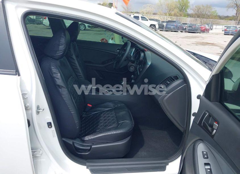 Photo 5 of 2015 Kia Optima LX (VIN KNAGM4A75F5640302)