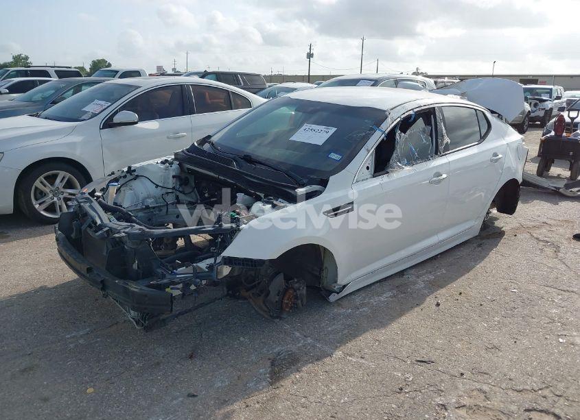 Photo 2 of 2015 Kia Optima LX (VIN KNAGM4A76F5568655)